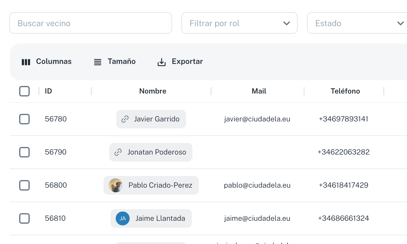 La pestaña Vecinos: buscador, filtro por rol y la tabla con ID, Nombre, Mail, Teléfono y el selector de Rol por fila